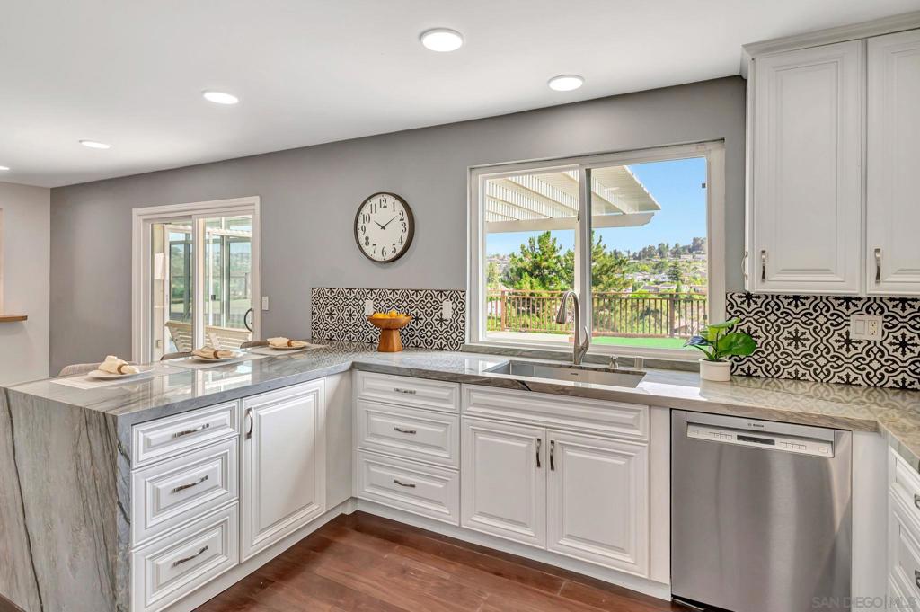 MLS #250031778SD img 14