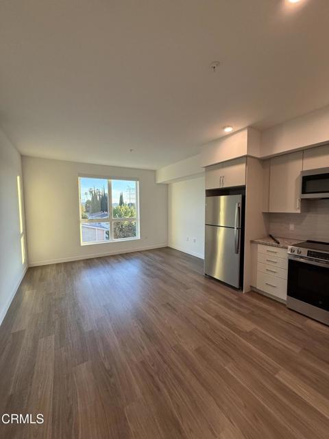 Detail Gallery Image 5 of 13 For 18900 Parthenia St #301,  Northridge,  CA 91324 - 1 Beds | 1 Baths