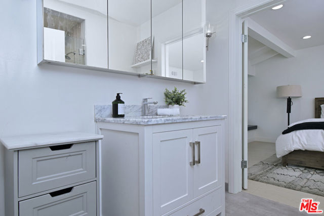 4512 Libbit Avenue, Encino CA: https://media.crmls.org/mediaz/ca4bbc03-ad0d-4efa-a0d4-68c34c46bcda.jpg