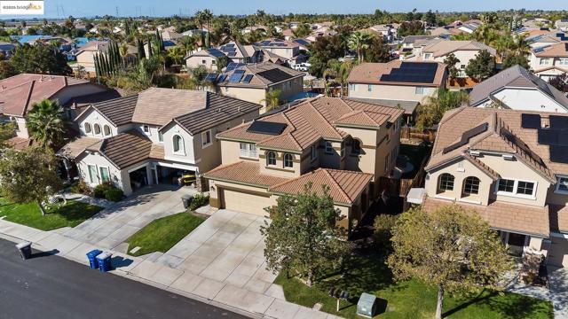 115 Tennyson Ct, Discovery Bay CA: https://media.crmls.org/mediaz/ca4c712c-1bee-41f1-a72f-653d73e8f4ec.jpg