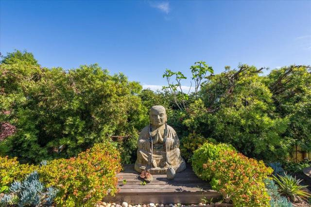 Image 47 of 75 For 819 Holly Road