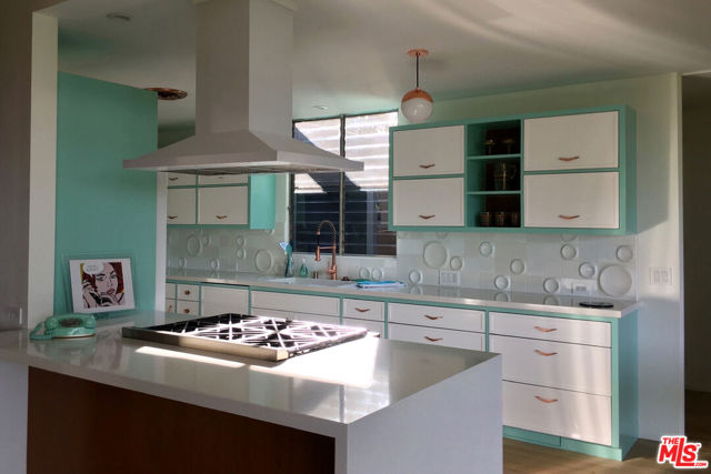 16045 Royal Mount Drive, Encino CA: https://media.crmls.org/mediaz/ca4ceb99-3278-4fe5-9904-9080c6b743e7.jpg