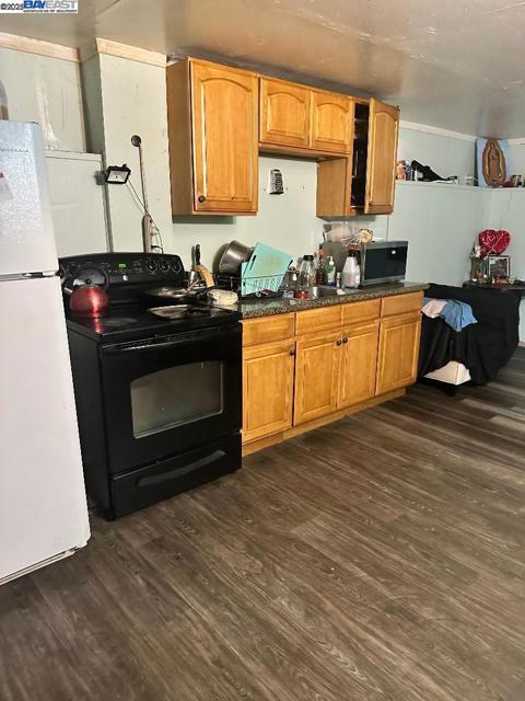 208 Appian Way, Union City CA: https://media.crmls.org/mediaz/ca4d18e5-e13a-4852-bedf-0f6cf5e99272.jpg