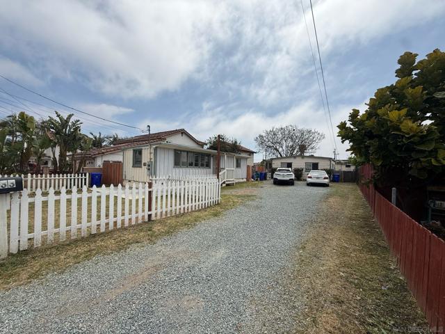 1733 Dahlia Ave, San Diego CA: https://media.crmls.org/mediaz/ca4dca44-5f66-4413-bc7a-9903ca9e941f.jpg