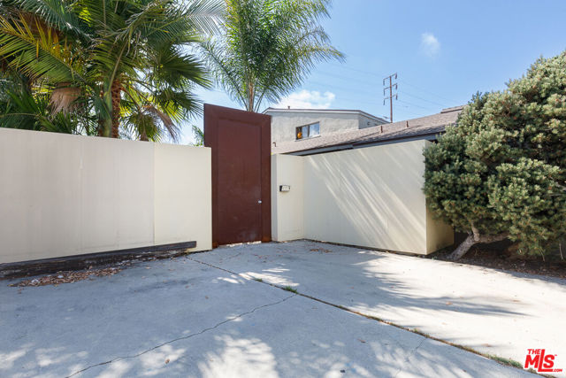 4546 Centinela Avenue, Los Angeles, California 90066, ,Single Family Residence,For Sale,Centinela,23341863