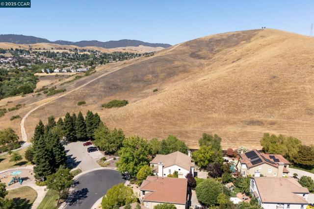 125 Coriander Ct, San Ramon CA: https://media.crmls.org/mediaz/ca4e6059-d8da-4490-887e-5f58fd7fbc6a.jpg