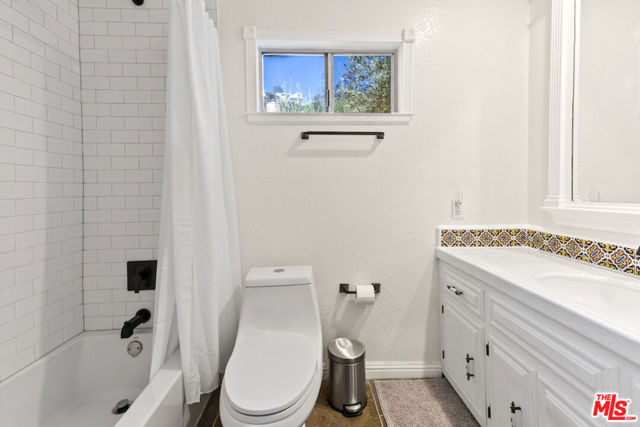 1923 Sunset Plaza Drive, Los Angeles CA: https://media.crmls.org/mediaz/ca4eb500-1a8c-4bac-b51e-620136465b90.jpg