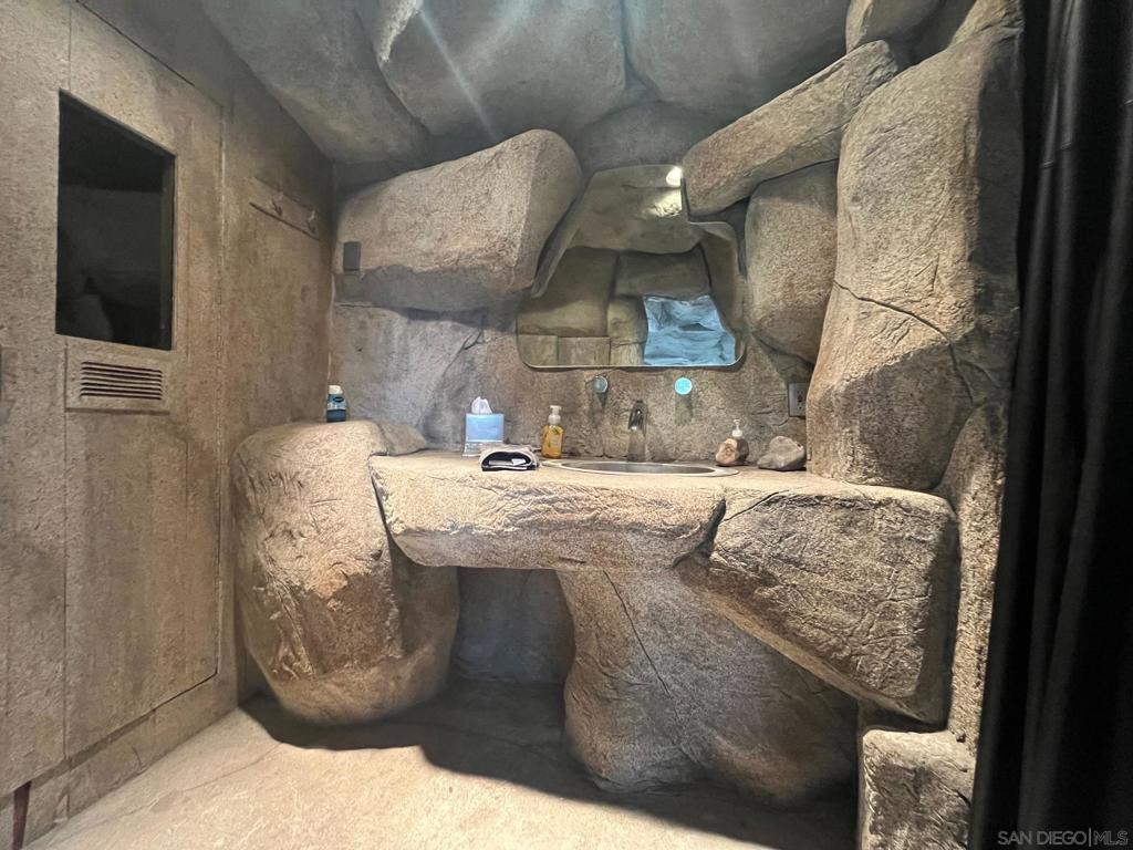 MLS #250017946SD img 23