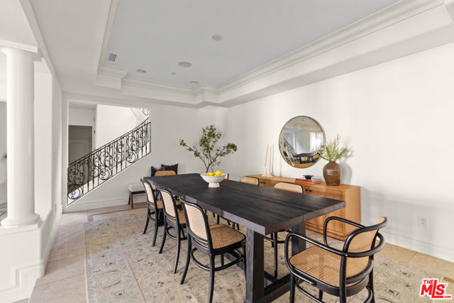 3697 Benedict Canyon Lane, Sherman Oaks CA: https://media.crmls.org/mediaz/ca4efbc4-b898-4d92-8135-2d737d126b54.jpg