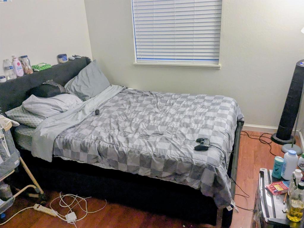 https://media.crmls.org/mediaz/ca507246-48e2-4313-88d1-0129281a2c45.jpg?preset=X-Large