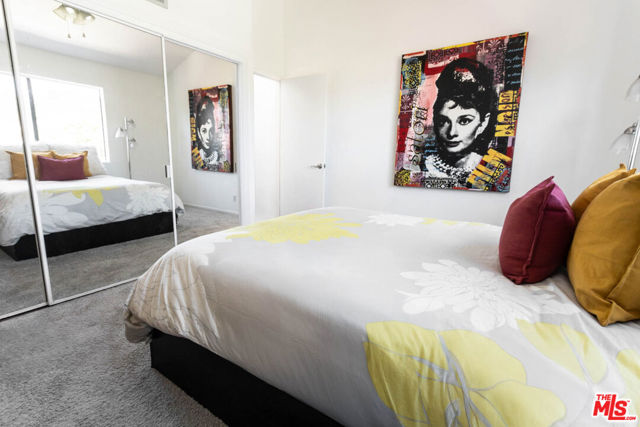 5920 Chula Vista Way, Los Angeles CA: https://media.crmls.org/mediaz/ca51139d-b3dc-4929-b27d-6bfde152b07d.jpg