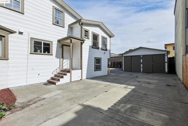 3064 E 15Th St, Oakland CA: https://media.crmls.org/mediaz/ca51ac15-ae74-429b-a5b7-064cb27a0afa.jpg