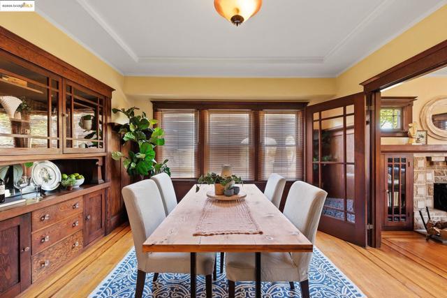 393 43Rd St, Oakland CA: https://media.crmls.org/mediaz/ca522a5c-f078-42e5-bd16-7d810687f712.jpg