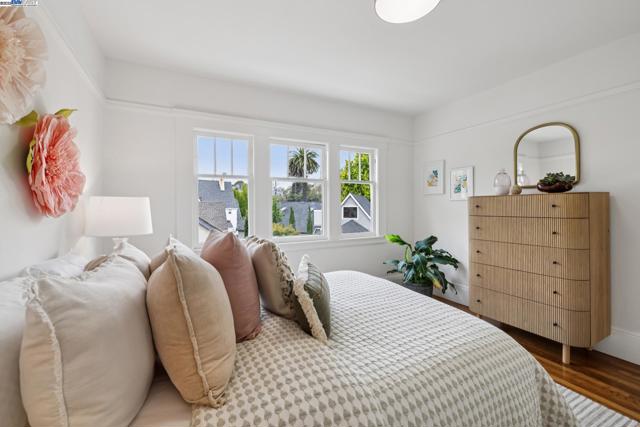 6040 LAWTON AVENUE, Oakland CA: https://media.crmls.org/mediaz/ca527fd6-2e1d-4d93-85ea-1dca83e9073b.jpg