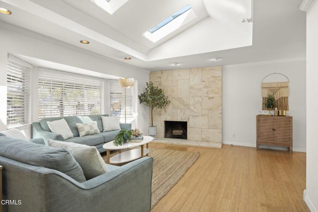 354 Arnett Avenue, Ventura CA: https://media.crmls.org/mediaz/ca529cc1-d07f-4a43-bf5f-376a83a6c5b9.jpg