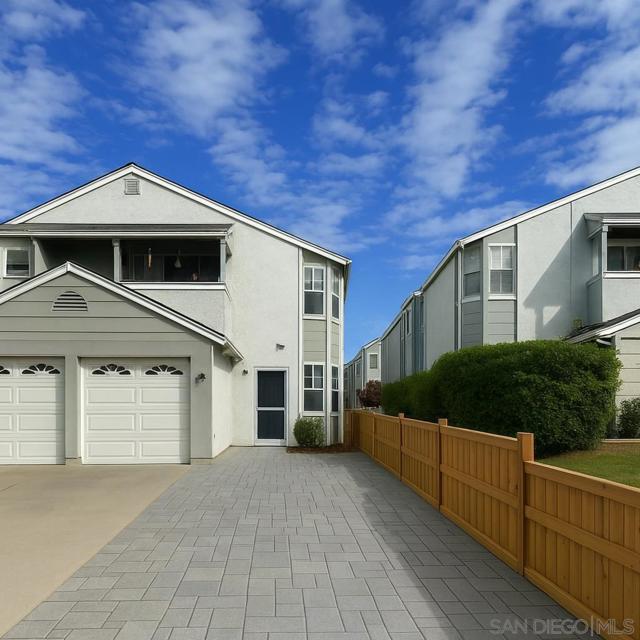 976 Sapphire Street, Pacific Beach (San Diego) CA: https://media.crmls.org/mediaz/ca52c269-a039-42bb-b536-00284bf067dc.jpg