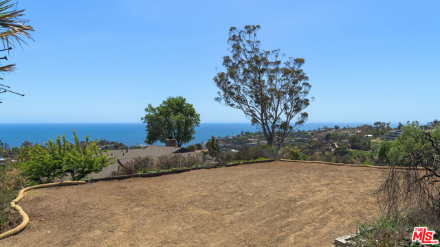 729 Enchanted Way, Pacific Palisades CA: https://media.crmls.org/mediaz/ca5370ba-08e8-4705-9c14-71e97fa29b7c.jpg