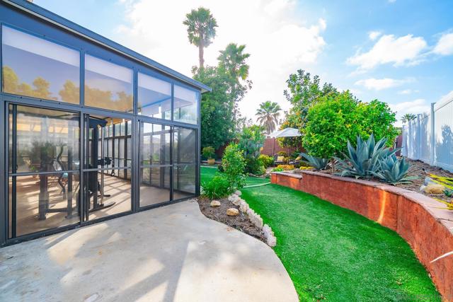 6433 La Paloma Street, Carlsbad CA: https://media.crmls.org/mediaz/ca53bbd4-faf5-4dee-a49c-51ae6281b5fc.jpg