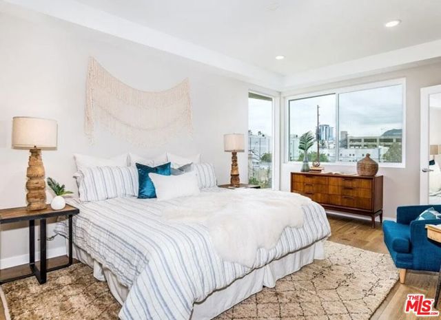 1246 1/2 Gordon Street, Los Angeles CA: https://media.crmls.org/mediaz/ca53bd5e-5e24-4591-b728-189267f898a7.jpg