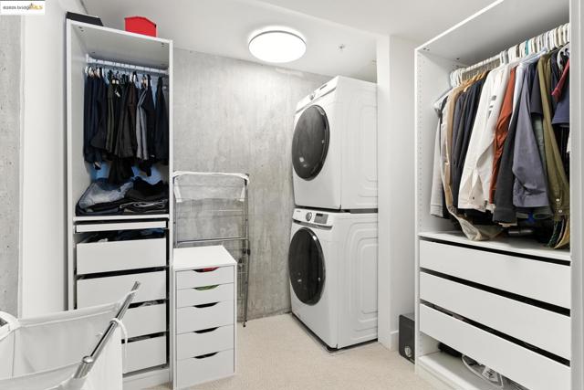 311 Oak St, Oakland CA: https://media.crmls.org/mediaz/ca54b2b9-1471-4113-ae65-e9c0096735dd.jpg
