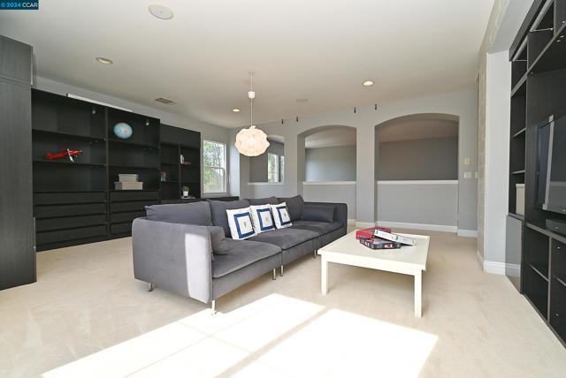 Image 21 of 59 For 5458 Sherwood Way