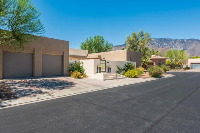 1615 Savvy Court, Palm Springs CA: https://media.crmls.org/mediaz/ca550a10-f6a4-43f2-9329-fa3dc537f80d.jpg