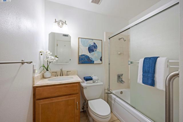 1550 Bancroft Ave, San Leandro, California 94577, 2 Bedrooms Bedrooms, ,2 BathroomsBathrooms,Condominium,For Sale,Bancroft Ave,41064265