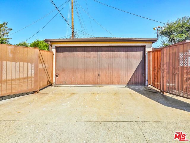 3645 Beethoven Street, Los Angeles CA: https://media.crmls.org/mediaz/ca55bd38-e2d2-4983-b454-c558c32009d9.jpg