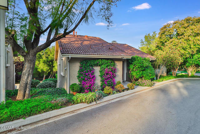 434 Vista Dorado Lane, Oak Park CA: https://media.crmls.org/mediaz/ca55d706-0d49-4d20-95c0-6bef461e840f.jpg
