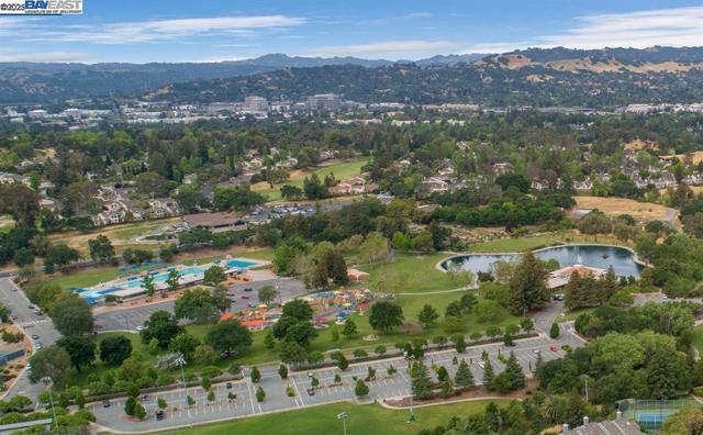 208 Siskiyou Ct, Walnut Creek CA: https://media.crmls.org/mediaz/ca55fae3-c60e-4ef0-ba65-30a3e286c6e8.jpg
