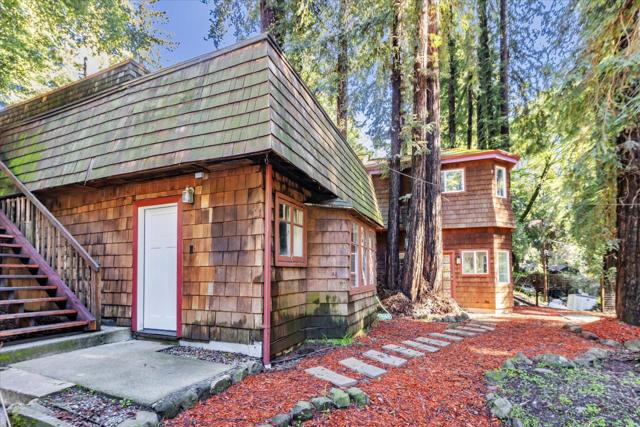 695 Creek Drive, Boulder Creek CA: https://media.crmls.org/mediaz/ca5606a4-ccd6-49f9-8518-5c1b8bcb6f74.jpg