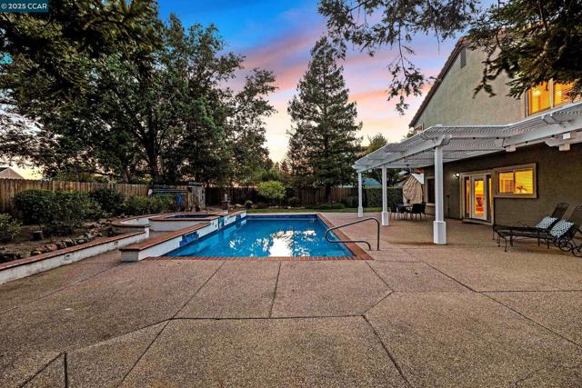 1340 Breakwater Way, Brentwood CA: https://media.crmls.org/mediaz/ca5609b8-d55c-44e7-b60e-ba65eee7df76.jpg