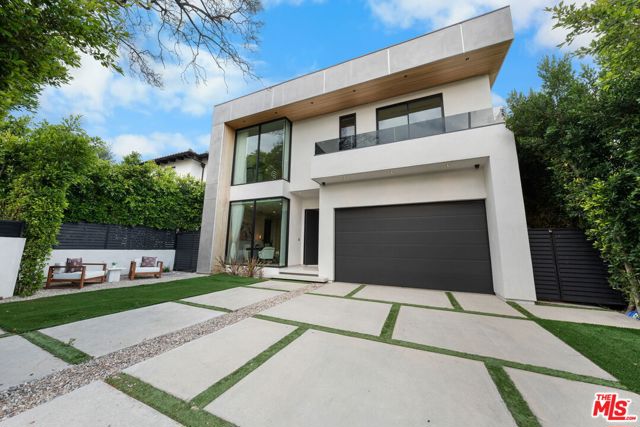 842 N Orange Grove Avenue, Los Angeles CA: https://media.crmls.org/mediaz/ca56116d-bda8-4a74-96b1-3076df68d7e7.jpg