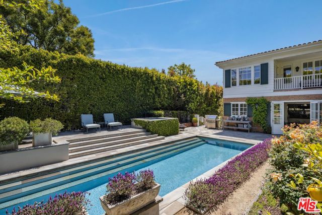 1667 Amalfi Drive, Pacific Palisades CA: https://media.crmls.org/mediaz/ca5668c1-29ad-4946-ac79-14bc4ba5ba79.jpg