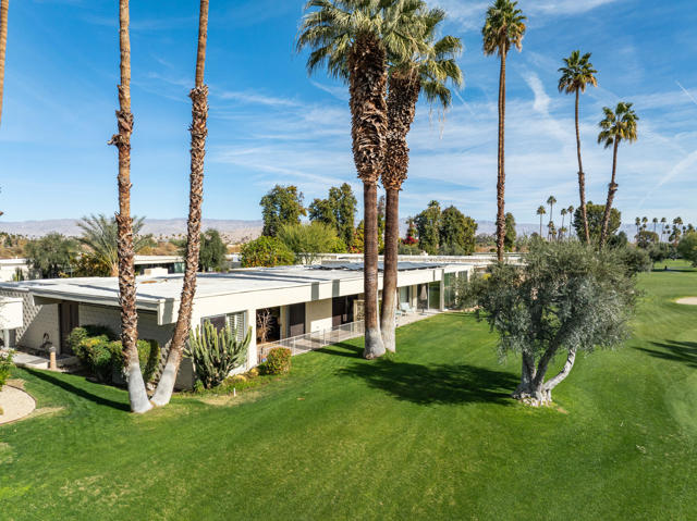 209 Desert Lakes Drive, Palm Springs CA: https://media.crmls.org/mediaz/ca56694e-bd5c-4274-a6b6-10e3c4c73961.jpg