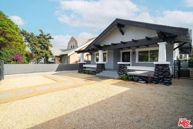 1050 W 48th Street, Los Angeles CA: https://media.crmls.org/mediaz/ca56769e-fb7b-42bb-95eb-4f9160156824.jpg