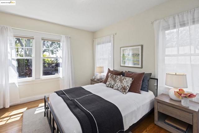 1081 Keith Ave, Berkeley CA: https://media.crmls.org/mediaz/ca570de6-3ef4-4156-9191-028e91377161.jpg