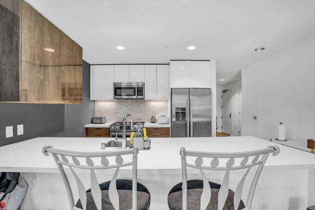 10 Innes Court, San Francisco CA: https://media.crmls.org/mediaz/ca57631a-1e8b-4826-9672-9cb95480cfe0.jpg