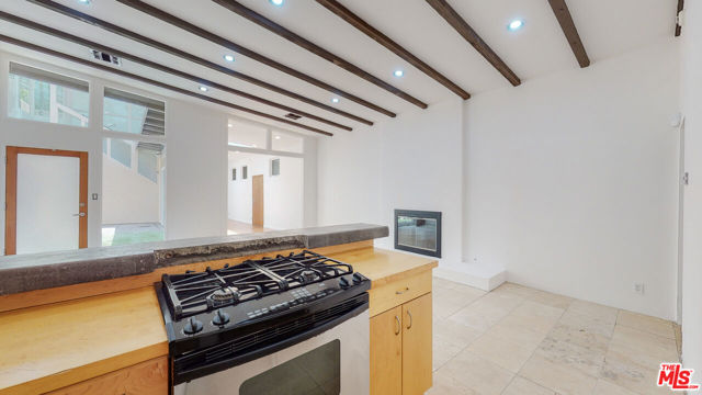1480 BENEDICT CANYON Drive photo 4