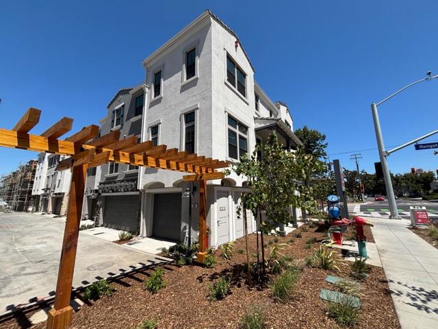 598 S Rengstorff Avenue, Mountain View CA: https://media.crmls.org/mediaz/ca58a92a-0c58-4f3b-b1ba-ff46c2c80ded.jpg