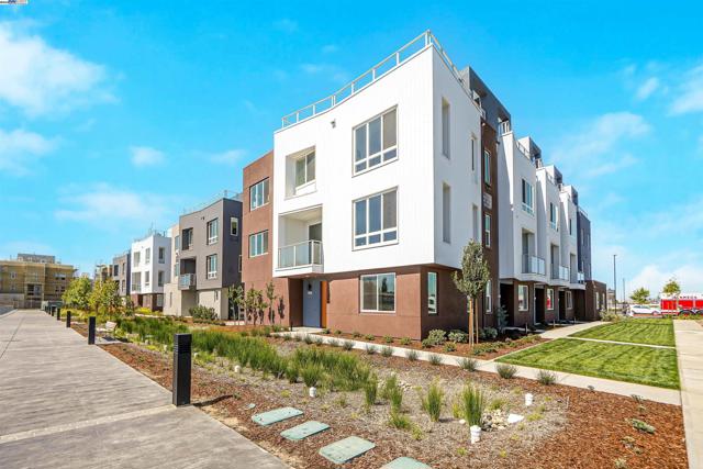 2388 Stanford Street, Alameda CA: https://media.crmls.org/mediaz/ca58bfad-9116-46b4-95f5-100d4ff78793.jpg