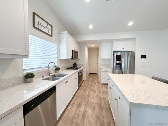 30721 Hawkscrest Drive, Winchester CA: https://media.crmls.org/mediaz/ca59bbbf-ae09-45c8-a311-c7d4428df1c4.jpg