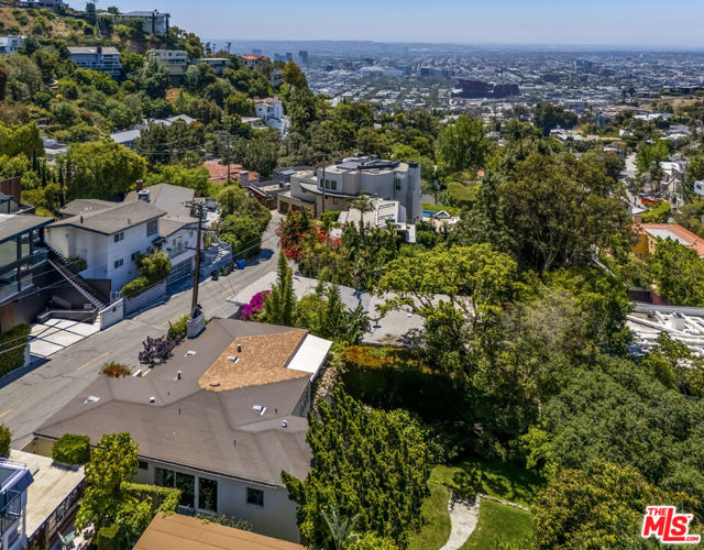 1591 Sunset Plaza Drive, Los Angeles CA: https://media.crmls.org/mediaz/ca59d848-80b9-48de-844b-c9a4557a6954.jpg