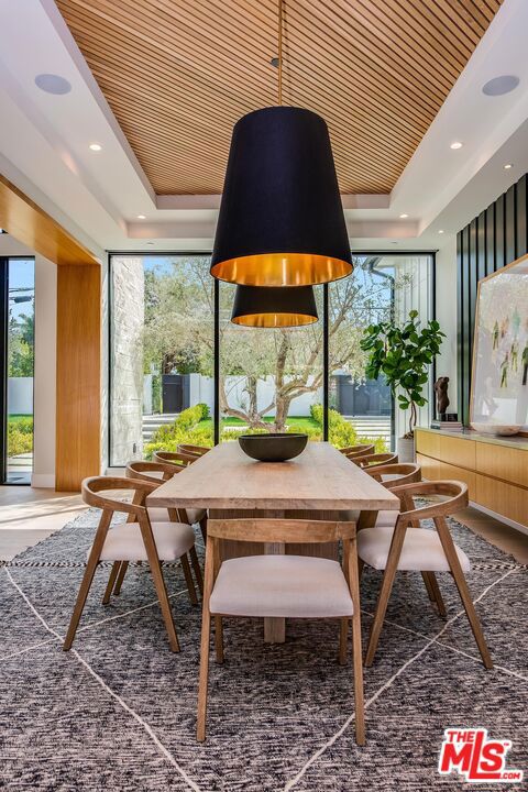 15907 Valley Vista Boulevard, Encino CA: https://media.crmls.org/mediaz/ca5a1f6f-0713-4072-aa6f-9d78fa5ad1eb.jpg