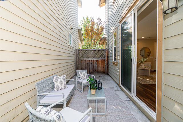 328 C St, Hayward CA: https://media.crmls.org/mediaz/ca5a36f9-74ac-4ef5-9078-49fbfe7ce13a.jpg