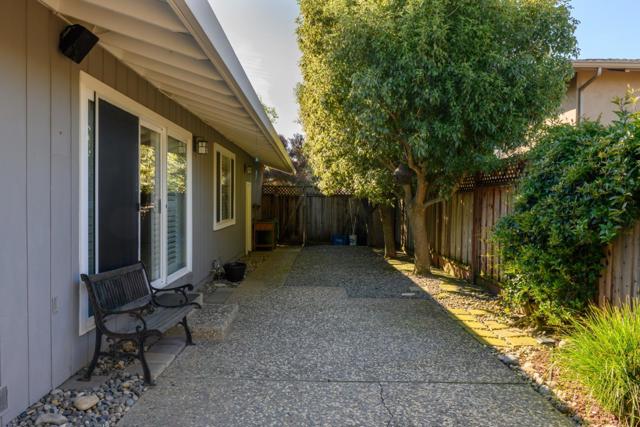 940 Pinehurst Drive, Aptos CA: https://media.crmls.org/mediaz/ca5af62d-3429-4a64-bd82-f8ef7f100a85.jpg