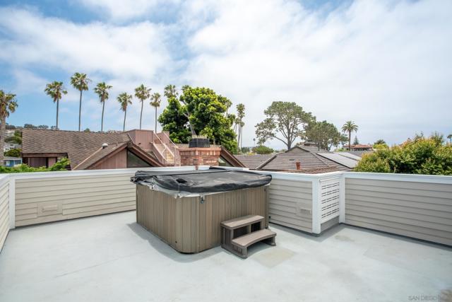 7824 Exchange Pl, La Jolla CA: https://media.crmls.org/mediaz/ca5c30cc-3a09-48ee-ae90-272975774c81.jpg