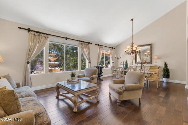 1826 Crystal View Circle, Newbury Park CA: https://media.crmls.org/mediaz/ca5c9bb5-7bbb-4edf-92d1-3196049c4f7d.jpg