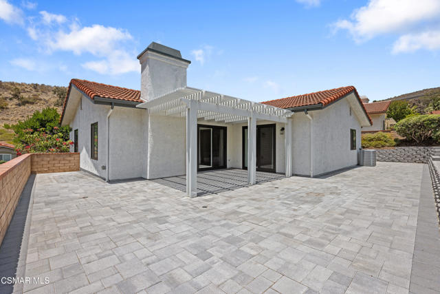 1134 Paquita Street, Camarillo CA: https://media.crmls.org/mediaz/ca5cb91c-d688-480a-97c1-878c5313bc28.jpg