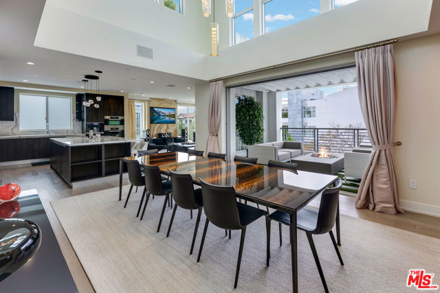 460 N Palm Drive, Beverly Hills CA: https://media.crmls.org/mediaz/ca5cd546-05d3-473c-9a59-fe04141dfb0d.jpg